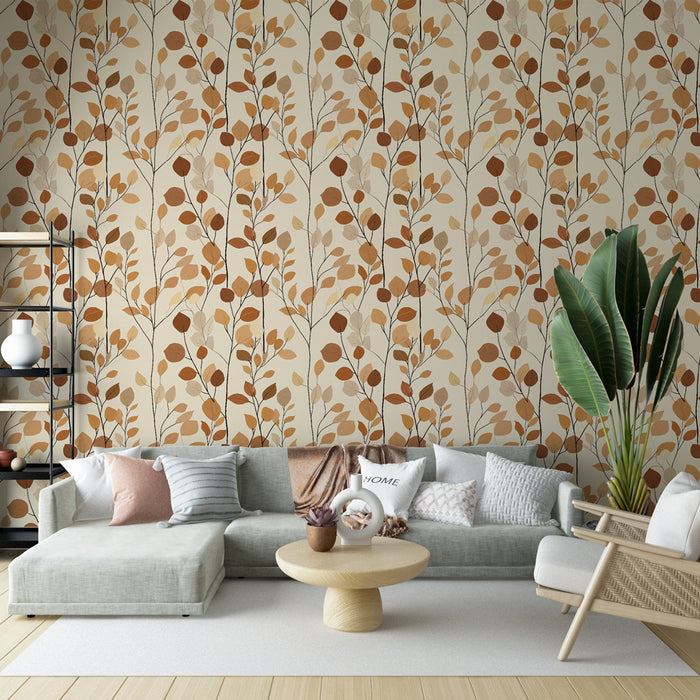 Un salon lumineux avec un papier peint aux motifs de feuilles dans des teintes chaudes de beige, orange et marron, créant une ambiance chaleureuse et accueillante.