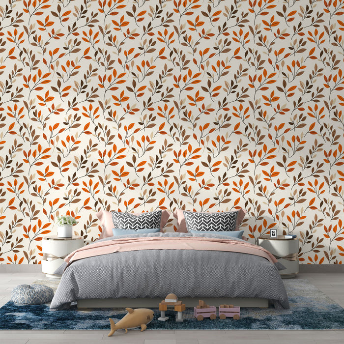 Une chambre accueillante avec un papier peint aux motifs de feuilles orange et brunes sur fond crème, créant une ambiance chaleureuse et naturelle.