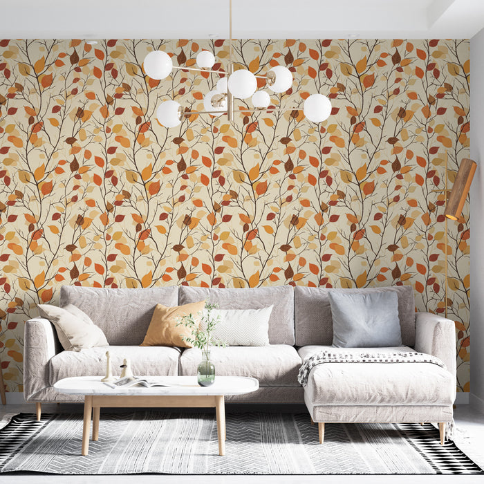 Un salon lumineux avec un papier peint aux motifs de branches et de feuilles aux teintes chaudes d'orange et de jaune sur fond crème, créant une ambiance chaleureuse et accueillante.