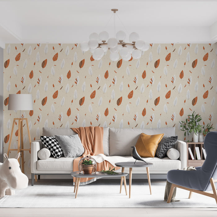 Un salon moderne avec un papier peint aux motifs de feuilles stylisées en orange et blanc sur fond beige, créant une atmosphère chaleureuse et accueillante.