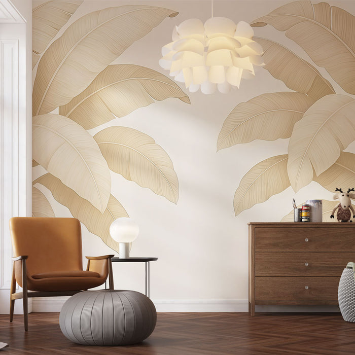 Une pièce lumineuse avec un papier peint aux grandes feuilles dorées sur fond clair, créant une atmosphère naturelle et apaisante.