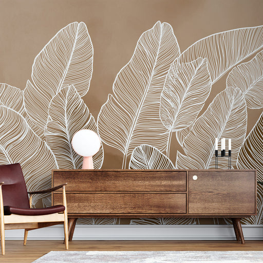 Une pièce moderne avec un papier peint représentant de grandes feuilles blanches sur fond marron, créant une atmosphère chaleureuse et naturelle.
