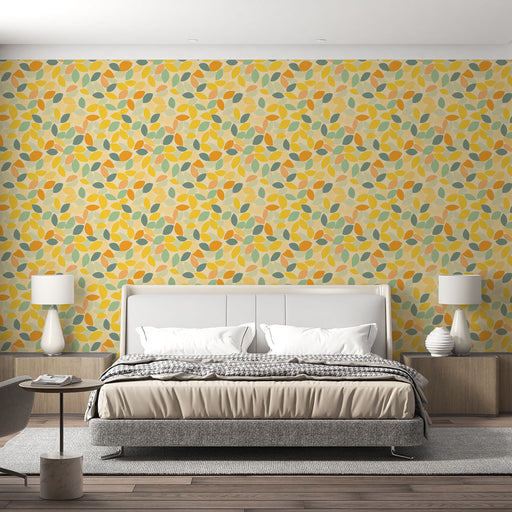 Une chambre moderne avec un papier peint aux motifs de feuilles colorées dans des teintes jaunes, vertes et orange, créant une ambiance joyeuse et chaleureuse.