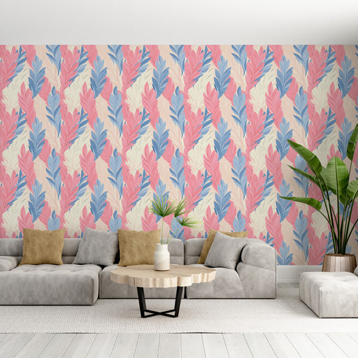 Un salon moderne avec un papier peint aux motifs de feuilles stylisées en rose et bleu sur fond clair, créant une ambiance fraîche et dynamique.