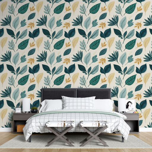 Une chambre moderne avec un papier peint floral aux motifs de feuilles vertes et dorées sur fond clair, créant une atmosphère fraîche et apaisante.