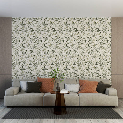 Un salon moderne avec un papier peint floral aux motifs de feuillage vert sur fond clair, créant une atmosphère apaisante et naturelle.