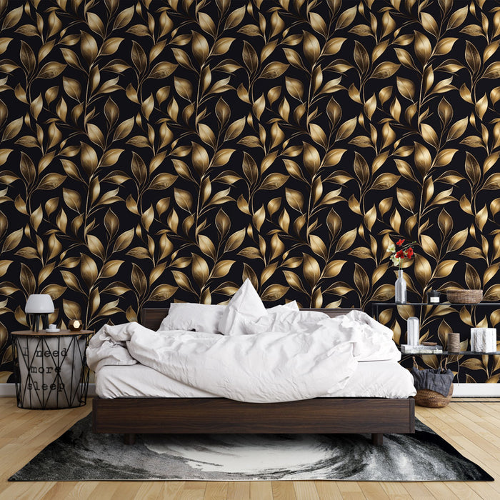 Une chambre moderne avec un papier peint noir orné de motifs de feuilles dorées, créant une ambiance élégante et chaleureuse.