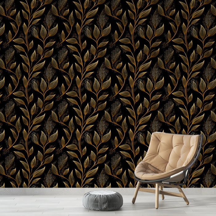 Un salon moderne avec un papier peint floral noir orné de feuilles dorées et argentées, créant une ambiance élégante et sophistiquée.