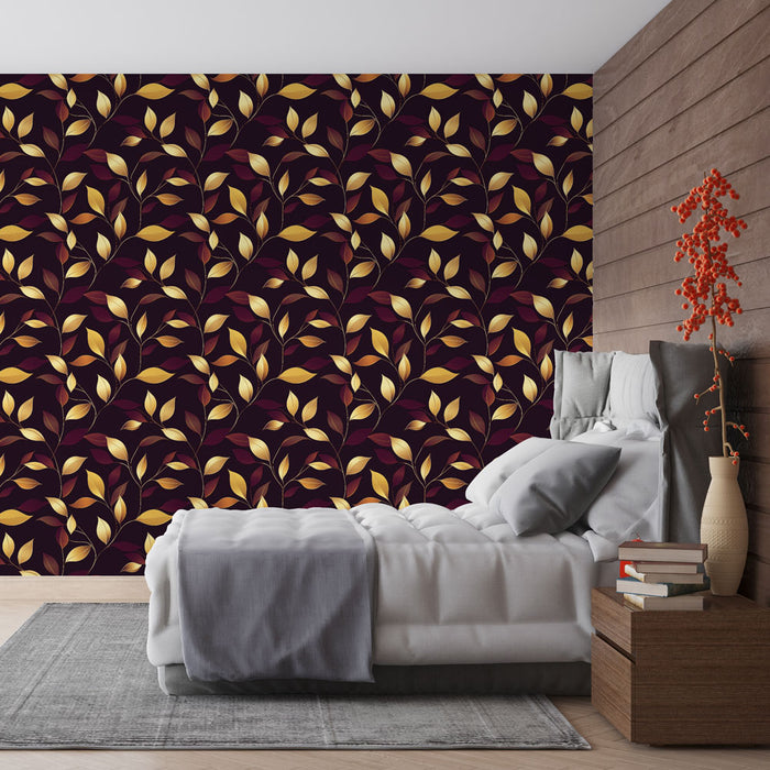 Une chambre moderne avec un papier peint aux motifs de feuilles dorées et rouges sur fond bordeaux, créant une atmosphère chaleureuse et élégante.
