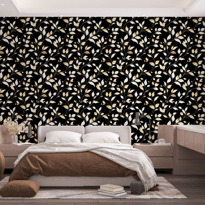 Une chambre moderne avec un papier peint floral noir orné de feuilles blanches et dorées, créant une atmosphère élégante et chaleureuse.