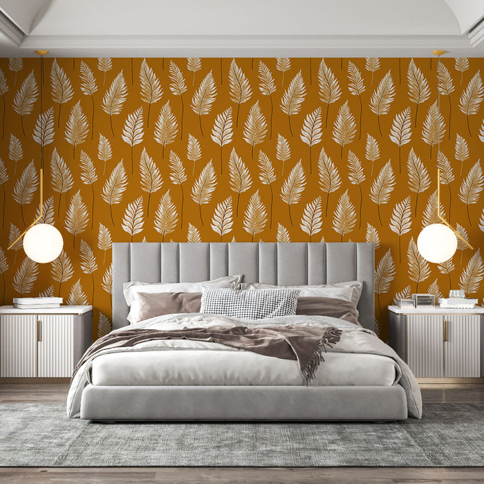 Une chambre moderne avec un papier peint ocre aux motifs de feuilles blanches, créant une ambiance chaleureuse et naturelle.