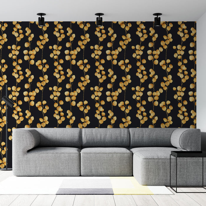 Un salon moderne avec un papier peint floral noir et doré, présentant des motifs de feuilles délicates qui créent une ambiance élégante et chaleureuse.