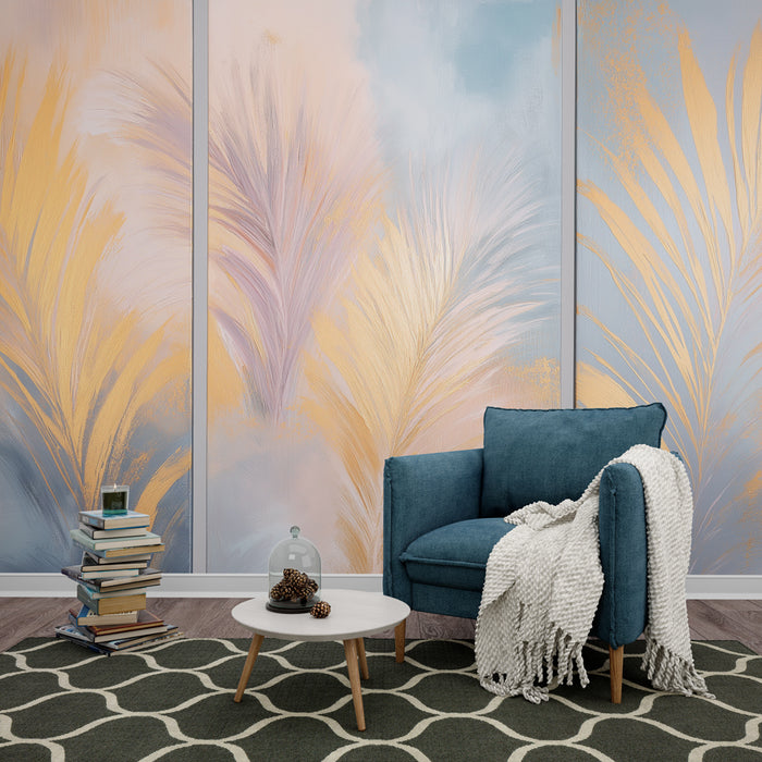 Une pièce de salon élégante avec un papier peint aux motifs de plumes dorées et pastel, créant une ambiance douce et apaisante.