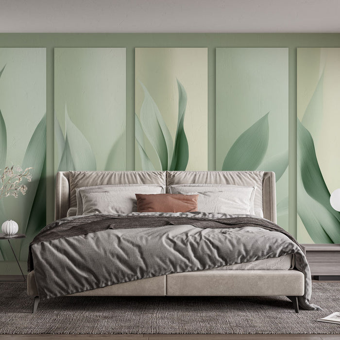 Une chambre élégante avec un papier peint aux motifs de grandes feuilles vertes sur fond dégradé, créant une atmosphère apaisante et naturelle.