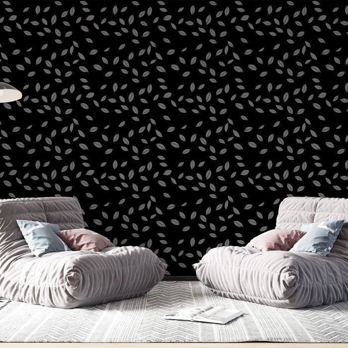 Un salon moderne avec un papier peint noir orné de motifs de feuilles grises, créant une ambiance élégante et contemporaine.