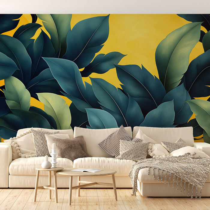 Une pièce de vie moderne avec un papier peint tropical aux grandes feuilles vertes et bleues sur fond jaune, créant une atmosphère chaleureuse et vivifiante.