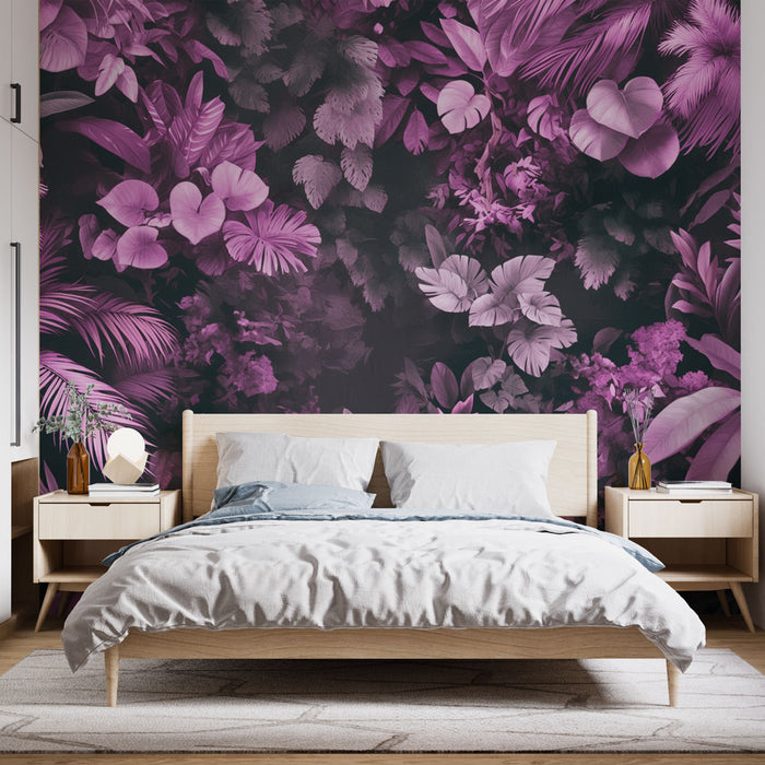 Une chambre moderne avec un papier peint tropical aux teintes violettes et noires, créant une atmosphère à la fois élégante et apaisante.