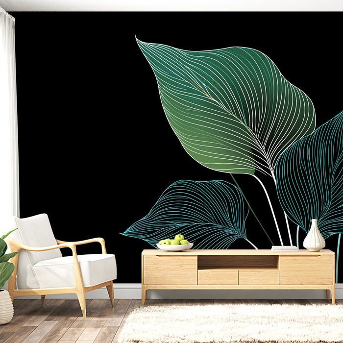 Un salon moderne avec un papier peint représentant de grandes feuilles stylisées vertes et blanches sur un fond noir, créant une ambiance élégante et apaisante.