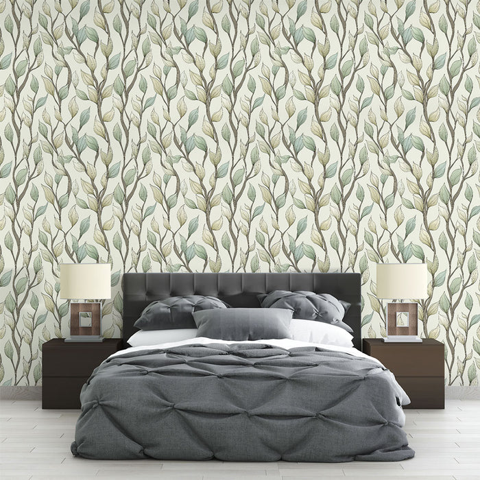 Une chambre moderne avec un papier peint aux motifs de feuillage délicat dans des teintes douces de vert et beige, créant une atmosphère apaisante et naturelle.