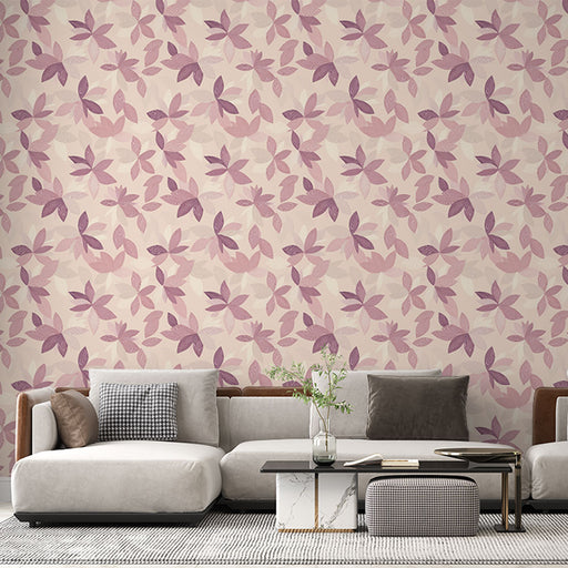 Un salon moderne avec un papier peint floral aux teintes douces de rose et violet, créant une atmosphère délicate et apaisante.