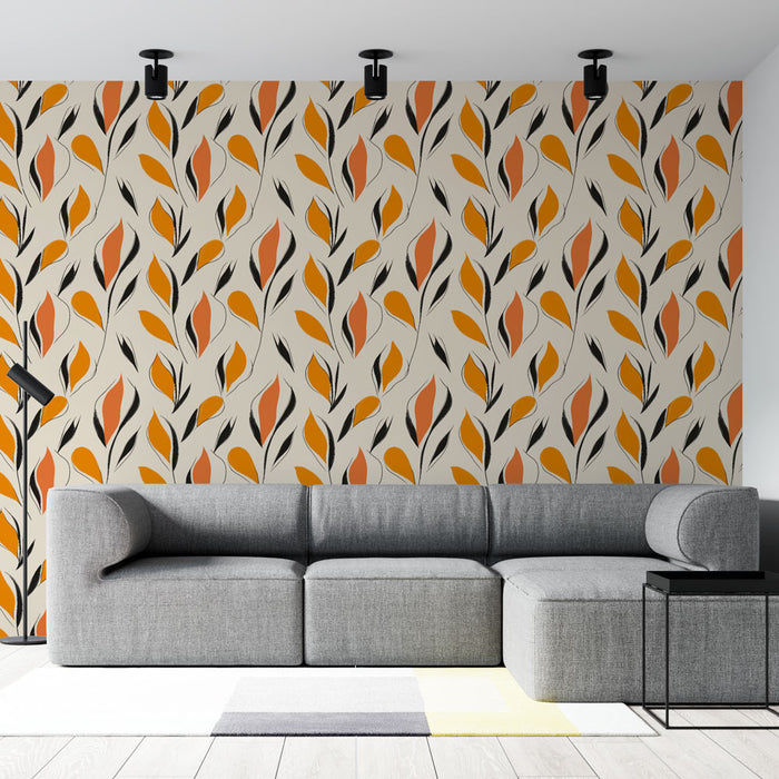 Un salon moderne avec un papier peint aux motifs de feuilles stylisées en orange et noir sur fond crème, créant une ambiance chaleureuse et dynamique.