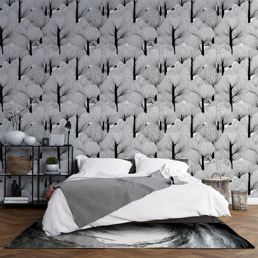 Une chambre moderne avec un papier peint monochrome représentant des arbres stylisés en noir et blanc, créant une ambiance élégante et apaisante.