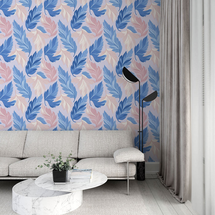 Un salon moderne avec un papier peint floral aux grandes feuilles bleu et rose sur fond clair, créant une atmosphère fraîche et accueillante.