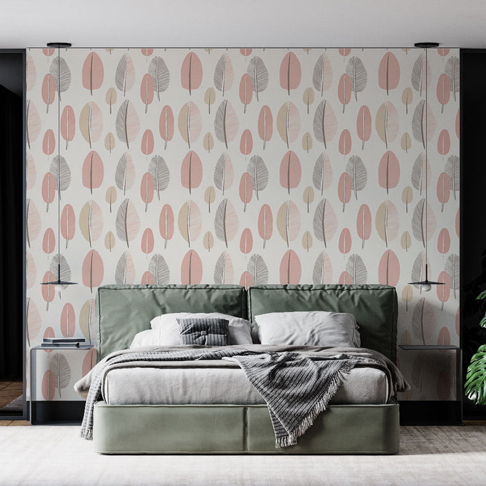 Une chambre moderne avec un papier peint aux motifs de feuilles stylisées dans des teintes douces de rose, beige et gris, créant une ambiance apaisante et naturelle.