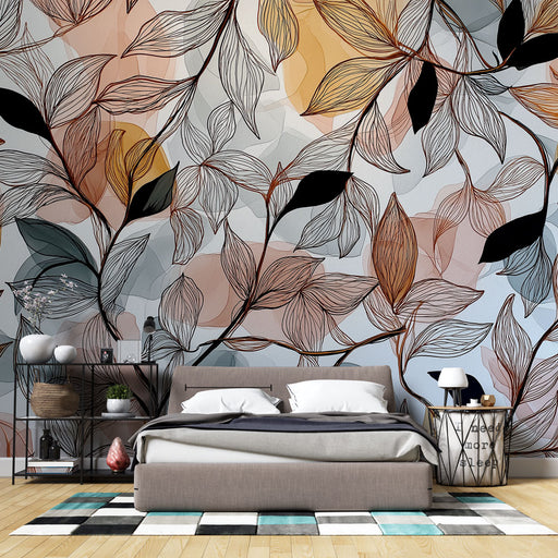 Une chambre élégante avec un papier peint floral aux motifs délicats de feuilles en noir et pastel, créant une atmosphère douce et apaisante.