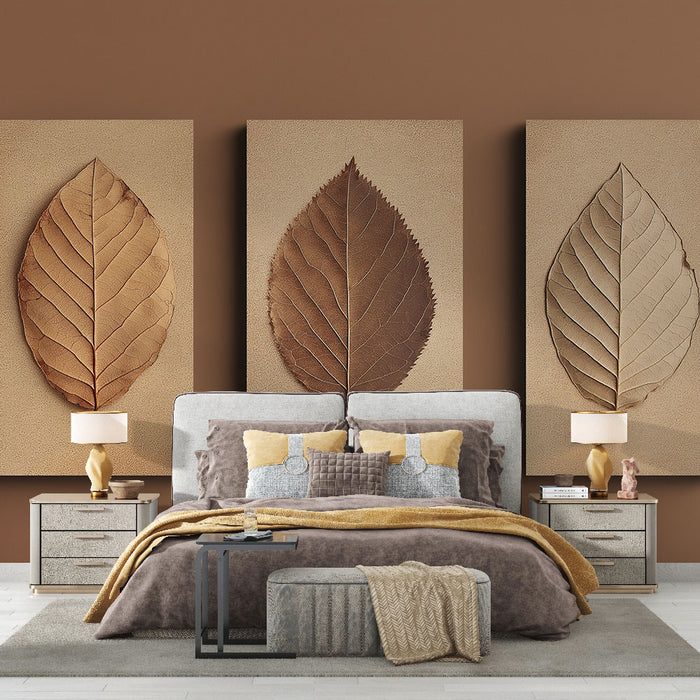 Une chambre élégante avec un papier peint représentant de grandes feuilles en relief sur fond beige, créant une atmosphère chaleureuse et naturelle.