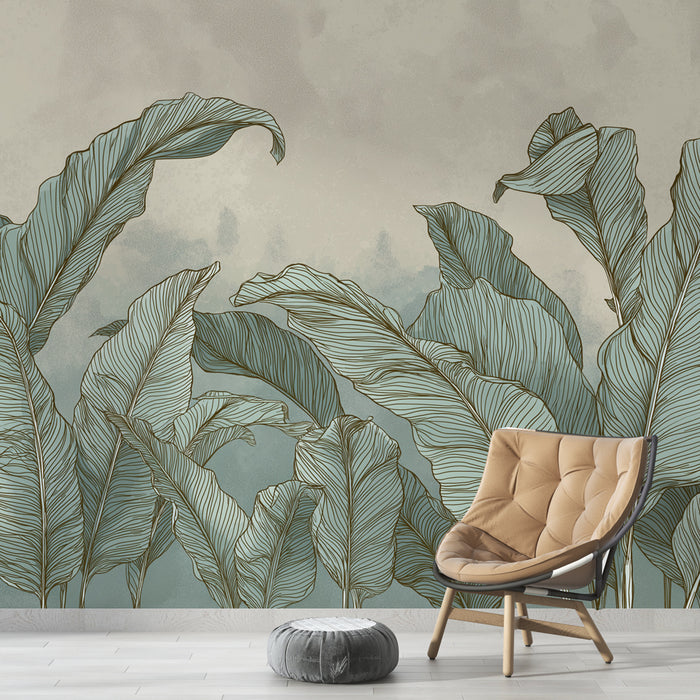 Une pièce moderne avec un papier peint tropical représentant de grandes feuilles stylisées dans des teintes vertes et dorées sur un fond doux et apaisant.