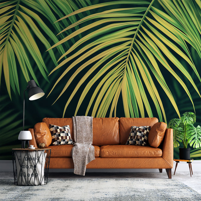 Papier peint feuillage tropical | Feuilles de palmier jaunes et vertes sur fond sombre