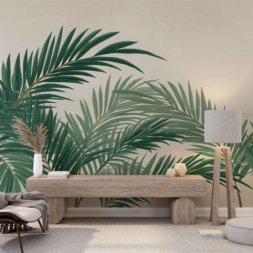 Une pièce moderne avec un papier peint tropical représentant de grandes feuilles vertes sur un fond beige, créant une atmosphère apaisante et naturelle.