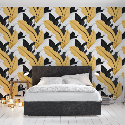 Une chambre moderne avec un papier peint aux motifs de grandes feuilles jaunes et noires sur fond blanc, créant une ambiance dynamique et élégante.