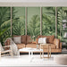 Un salon élégant avec un papier peint tropical représentant de grandes feuilles vertes sur un fond doux, créant une atmosphère apaisante et naturelle.