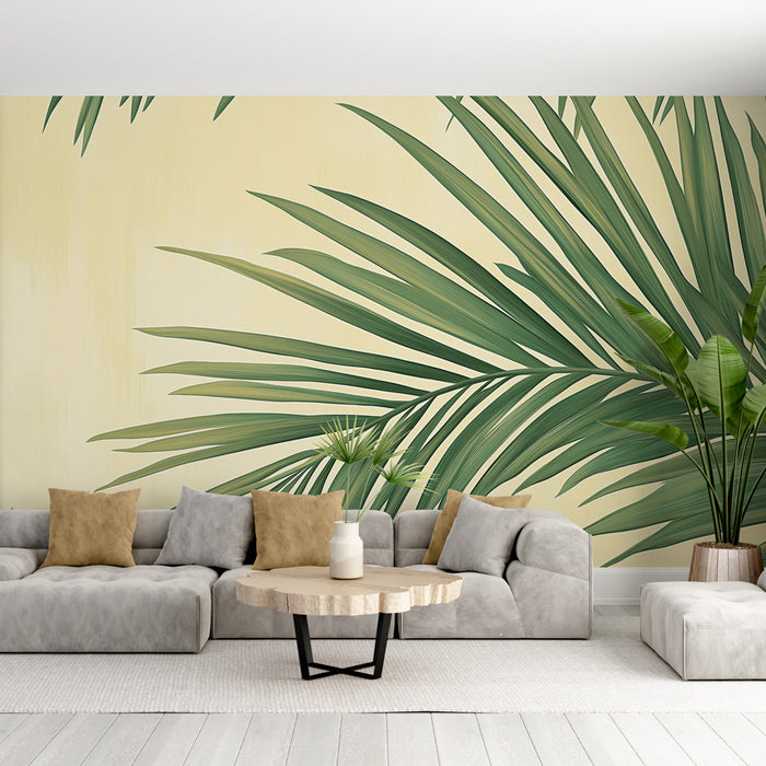 Un salon moderne avec un papier peint tropical aux grandes feuilles vertes sur fond jaune, créant une ambiance fraîche et apaisante.