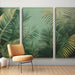 Une pièce moderne avec un papier peint tropical vert d'eau illustrant de grandes feuilles exotiques, créant une ambiance apaisante et naturelle.
