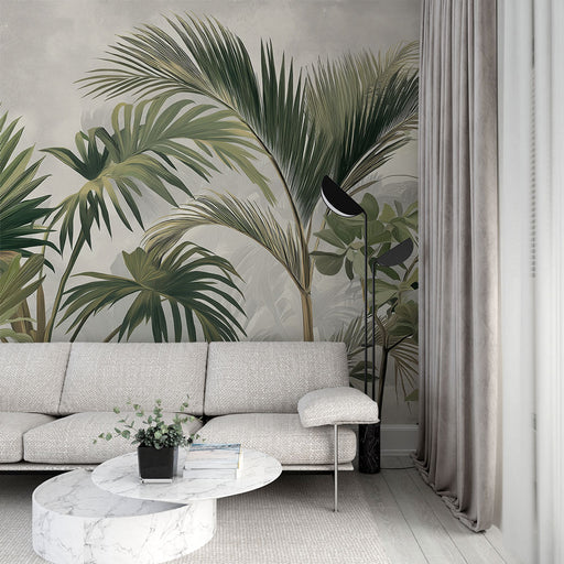 Un salon moderne avec un papier peint tropical représentant de grandes feuilles de palmier sur un fond doux, créant une atmosphère apaisante et naturelle.