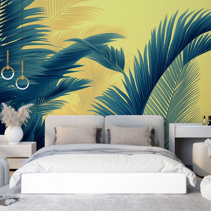 Une chambre moderne avec un papier peint tropical aux grandes feuilles vertes et bleues sur fond jaune, créant une ambiance chaleureuse et relaxante.