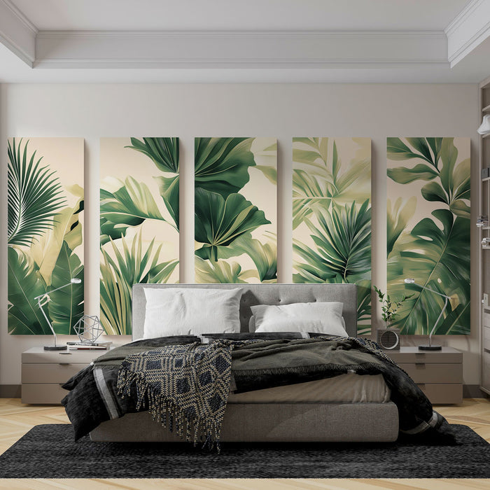 Une chambre moderne avec un papier peint tropical représentant de grandes feuilles vertes sur fond beige, créant une atmosphère apaisante et naturelle.