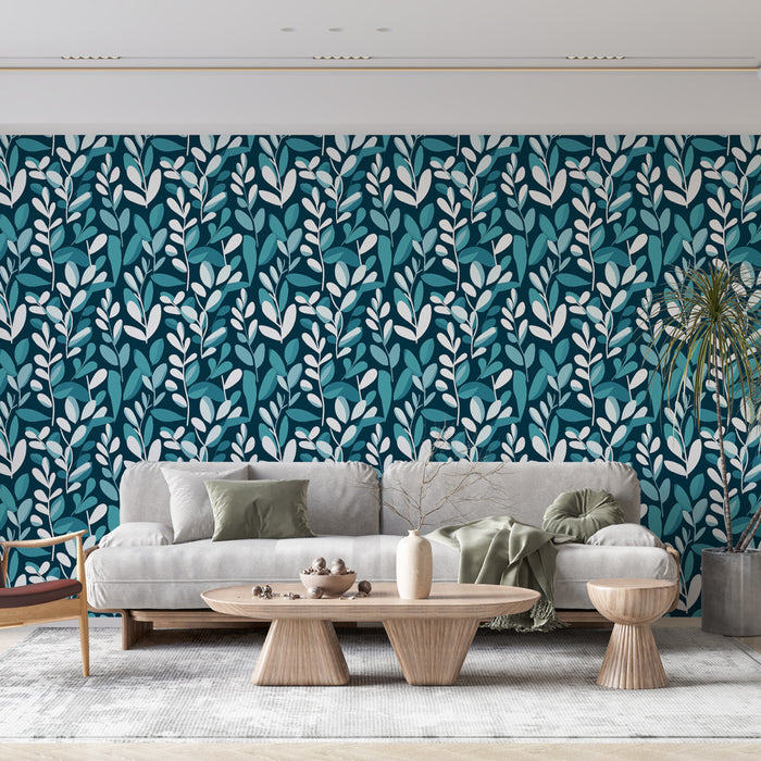 Un salon moderne avec un papier peint floral bleu canard et blanc, évoquant une atmosphère fraîche et apaisante grâce à ses motifs de feuillage délicat.