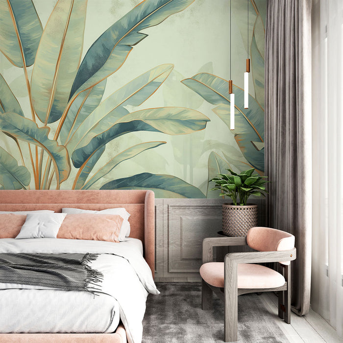 Une chambre moderne avec un papier peint tropical aux grandes feuilles vertes sur fond clair, créant une ambiance apaisante et naturelle.