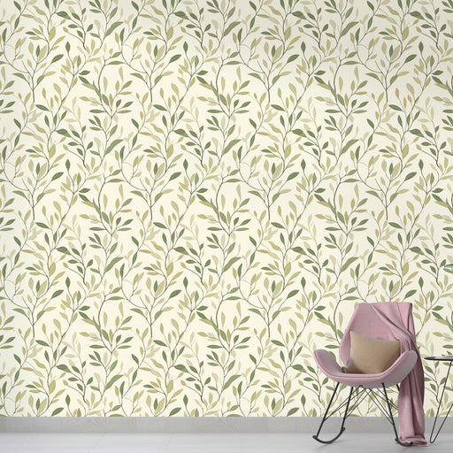 Une chambre moderne avec un papier peint floral aux motifs de feuillage vert sur fond crème, créant une ambiance douce et apaisante.