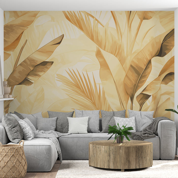 Un salon contemporain avec un papier peint tropical aux teintes dorées et beiges, représentant de grandes feuilles exotiques, créant une atmosphère chaleureuse et apaisante.
