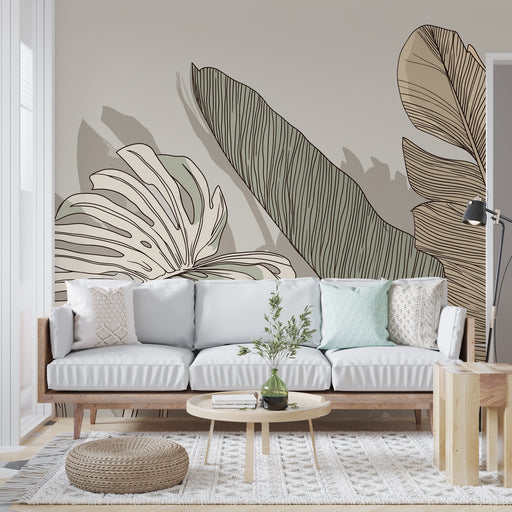 Un salon lumineux avec un papier peint tropical aux grandes feuilles stylisées dans des teintes douces de vert et beige, créant une atmosphère apaisante et naturelle.