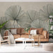 Un salon moderne avec un papier peint aux motifs de grandes feuilles délicates en ligne noire sur fond beige, créant une atmosphère apaisante et naturelle.