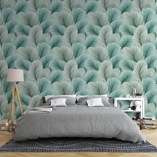 Une chambre moderne avec un papier peint aux motifs de grandes feuilles aquatiques dans des teintes de vert et de bleu, créant une ambiance apaisante et naturelle.