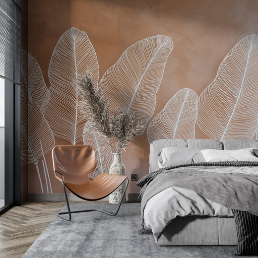 Une chambre élégante avec un papier peint aux grandes feuilles blanches sur fond terracotta, créant une ambiance chaleureuse et apaisante.