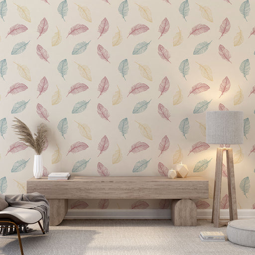 Une pièce moderne avec un papier peint aux motifs de feuilles délicates dans des teintes pastel sur un fond crème, créant une ambiance douce et apaisante.