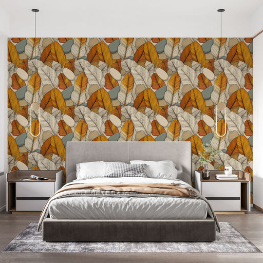 Une chambre moderne avec un papier peint aux motifs de feuilles stylisées dans des teintes chaudes d'orange et de vert, créant une atmosphère chaleureuse et accueillante.